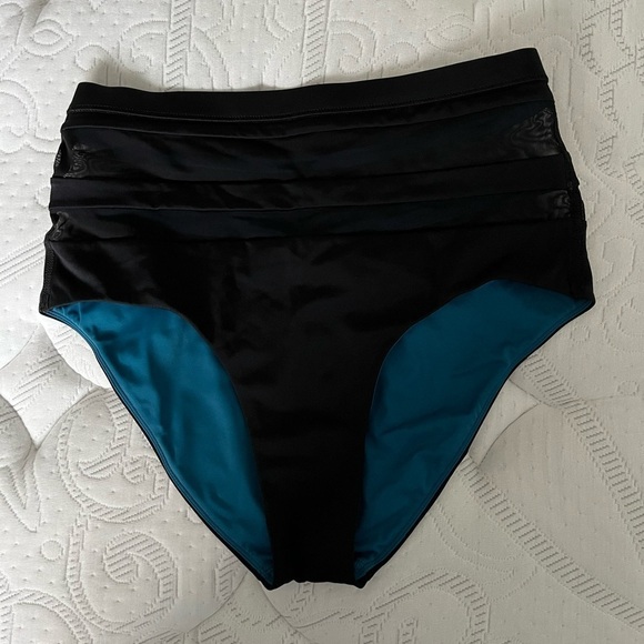 Lululemon go with the flow (High Waist) Bikini Bottom in Black / Tofino Teal. - Picture 4 of 6